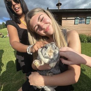 Meet your Posher, Izzy